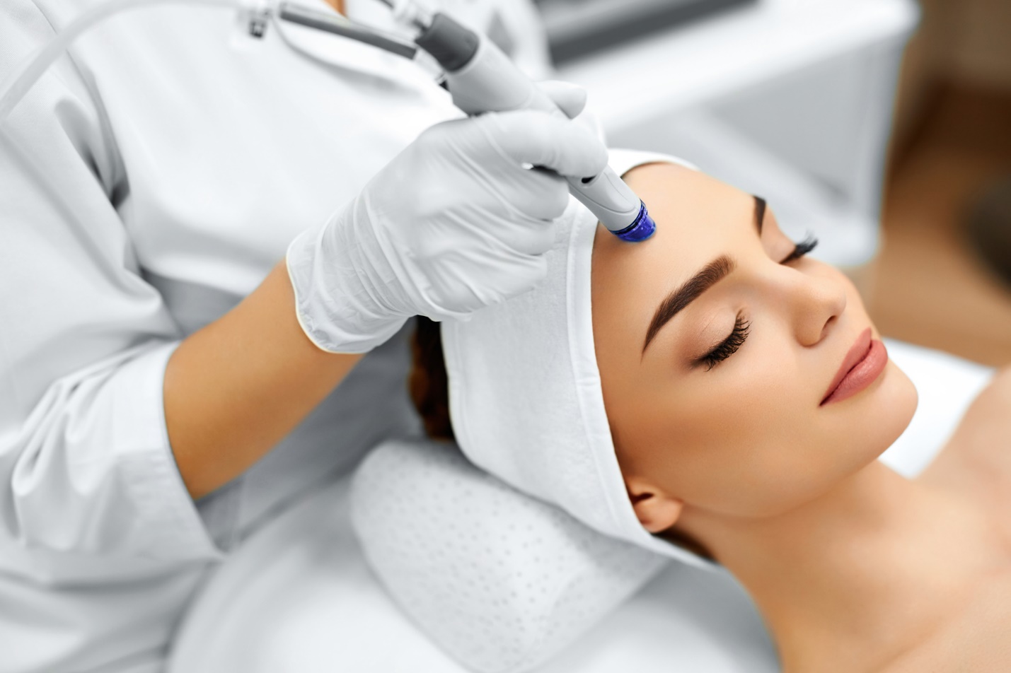 Why You Should Consider Visiting a Med Spa Practitioner for Your Anti-Aging Treatments