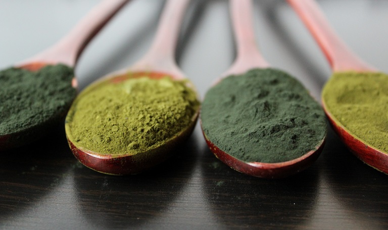 Harnessing the Power of Carotenoids and Bioflavonoids in Organic Superfood Powder for Optimal Health