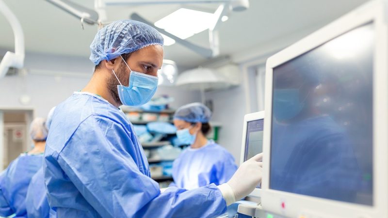 6 Differences Between Endoscopic and Traditional Spine Surgery